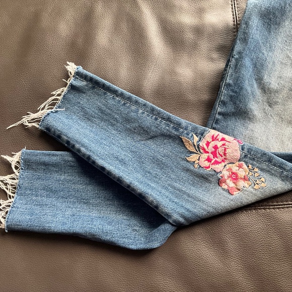 Driftwood JACKIE Hippie Floral Straight Leg Jeans Embroidered Boho Blue Pink 30 - Picture 3 of 7